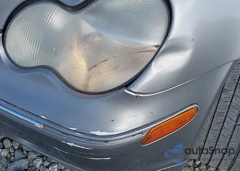 2004 Mercedes-Benz C 240 from USA, damaged, VIN WDBRF61J64F527381